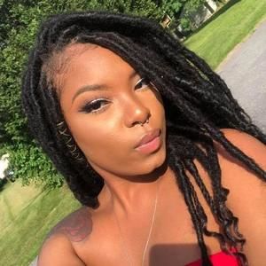 Meet your Posher, Alecia